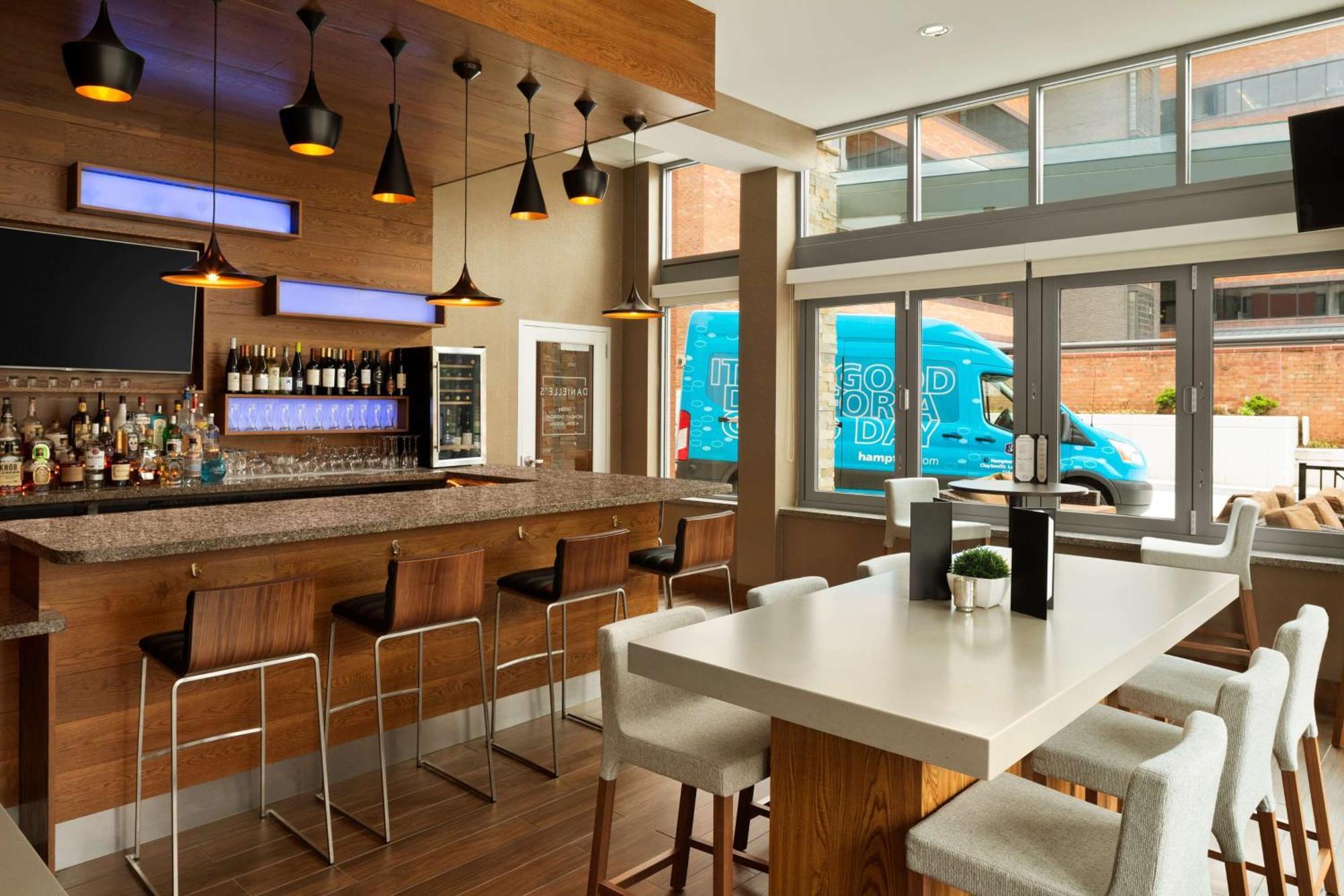 Hampton Inn And Suites Clayton/St. Louis-Galleria Area Extérieur photo